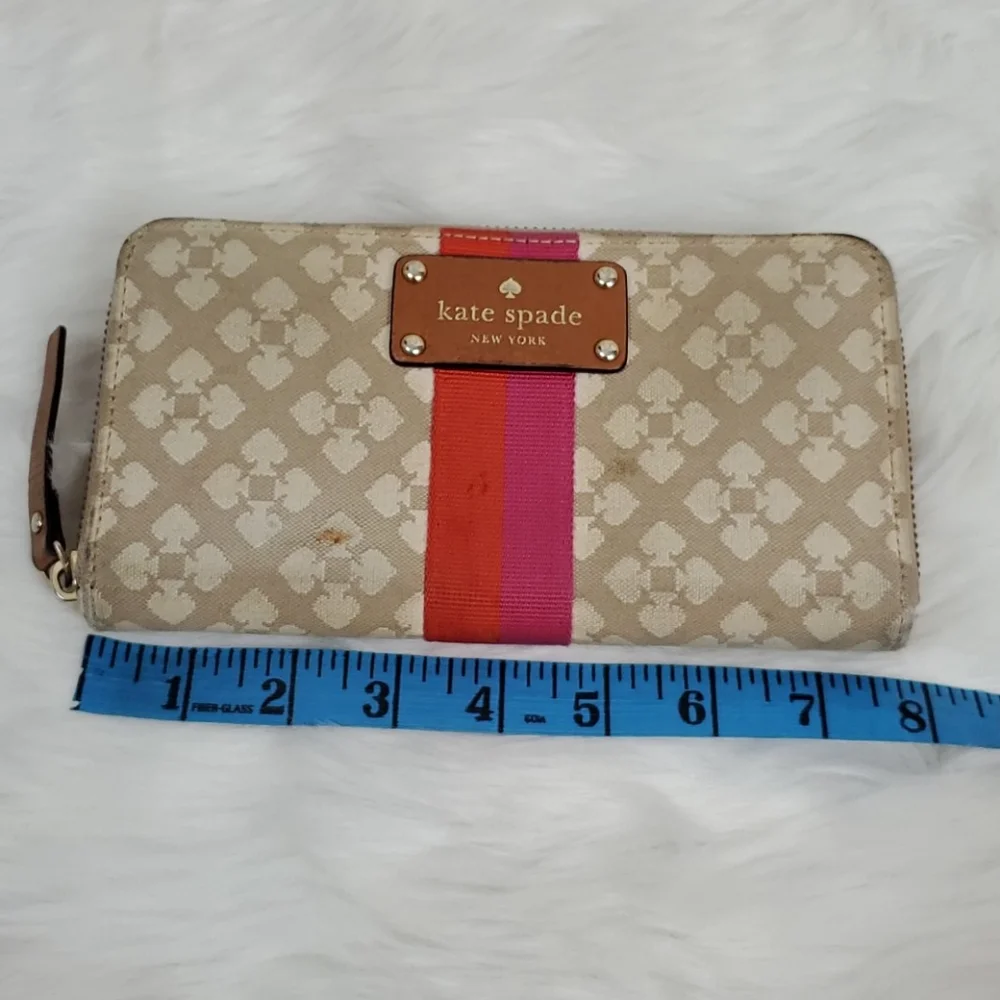 Kate Spade New York, Canvas Wallet, Zipper Closure, Pre-Owned, Spots, Non-Smokin